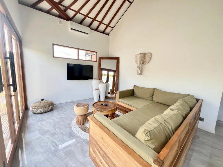 Cute 2-bedroom Villa in Berawa – Beach Side & Good Location for Yearly Rental, 2-bed villa for rent in Canggu – photo 3 of 15