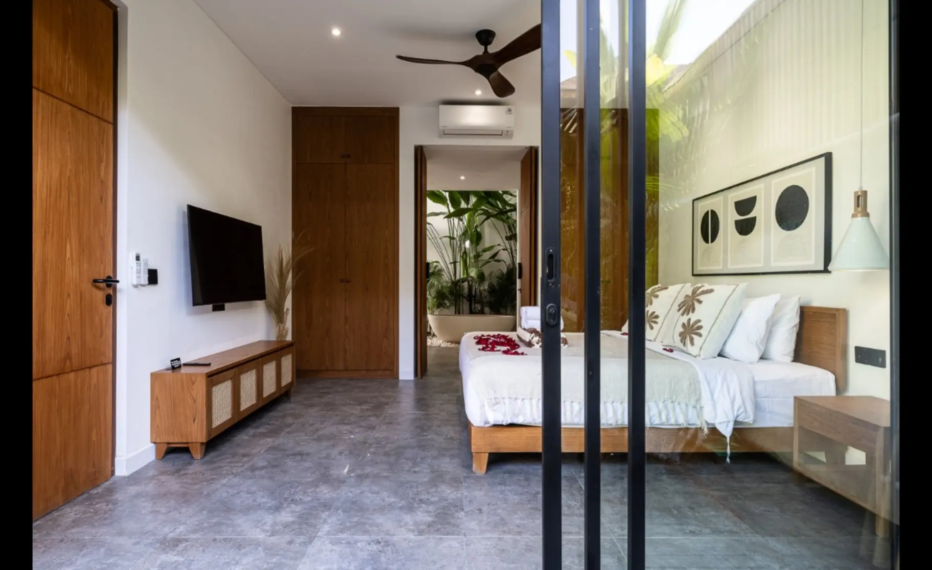 300m to the BEACH PREMIUM BATU BOLONG Canggu 4br villa, 4-bed villa for rent in Canggu – photo 13 of 15