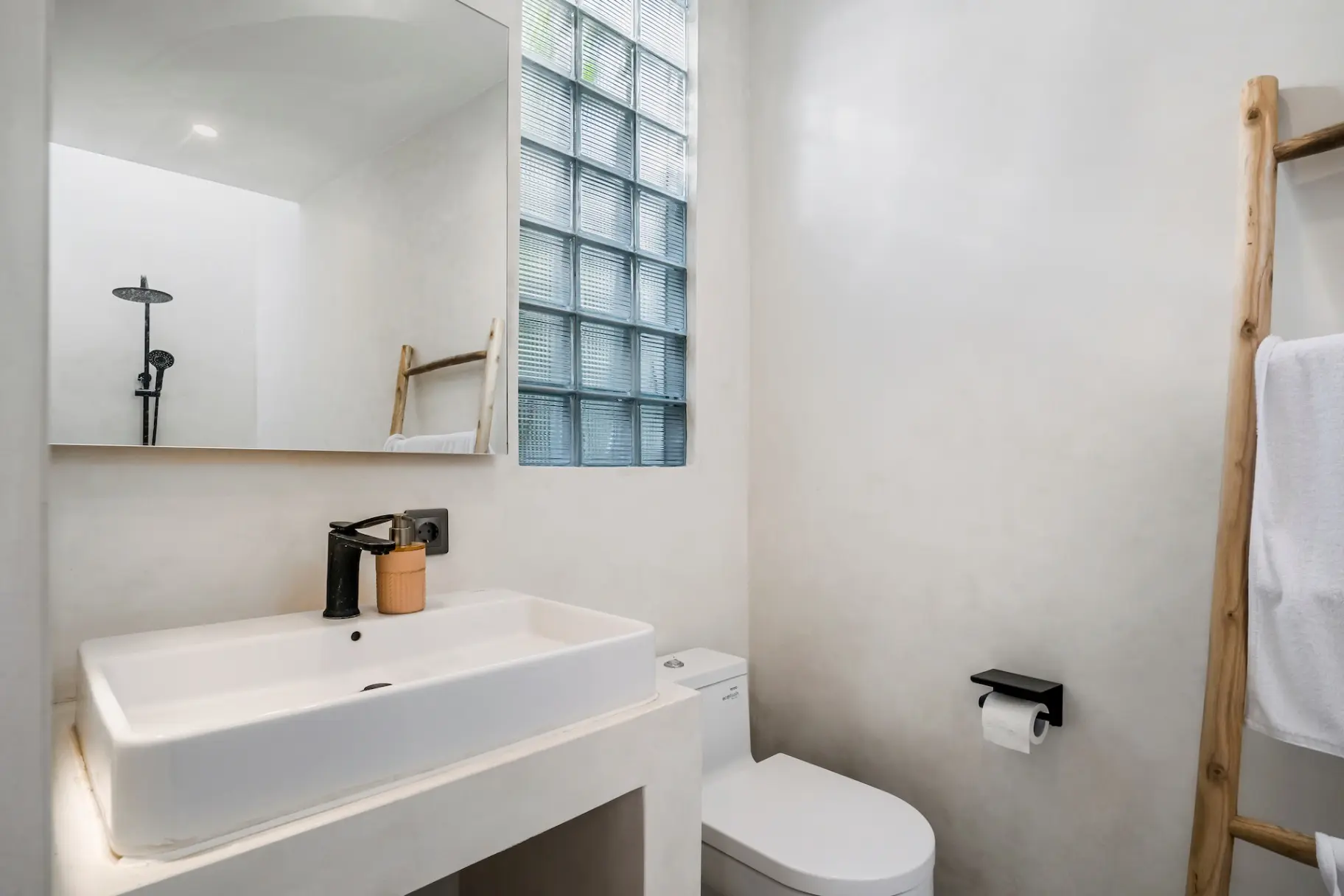 Villa Casa Copper - Tropical Luxury 3BR Pool Villa in the heart Canggu, 3-bed villa for rent in Canggu – photo 9 of 15