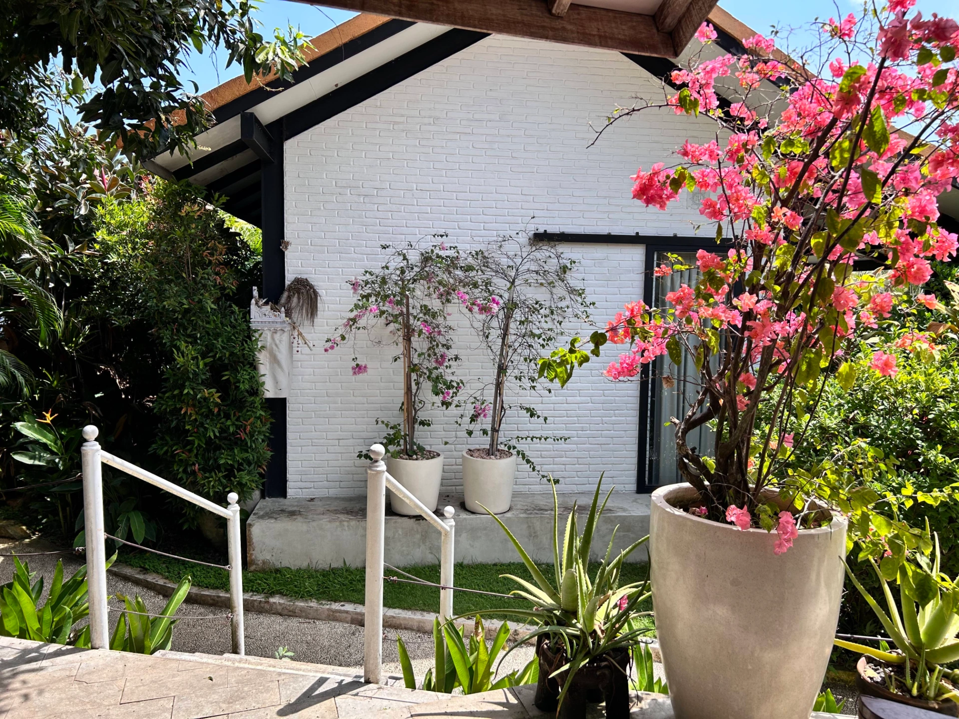 Beach house with lush garden, 2-bed villa for rent in Pererenan – photo 6 of 15
