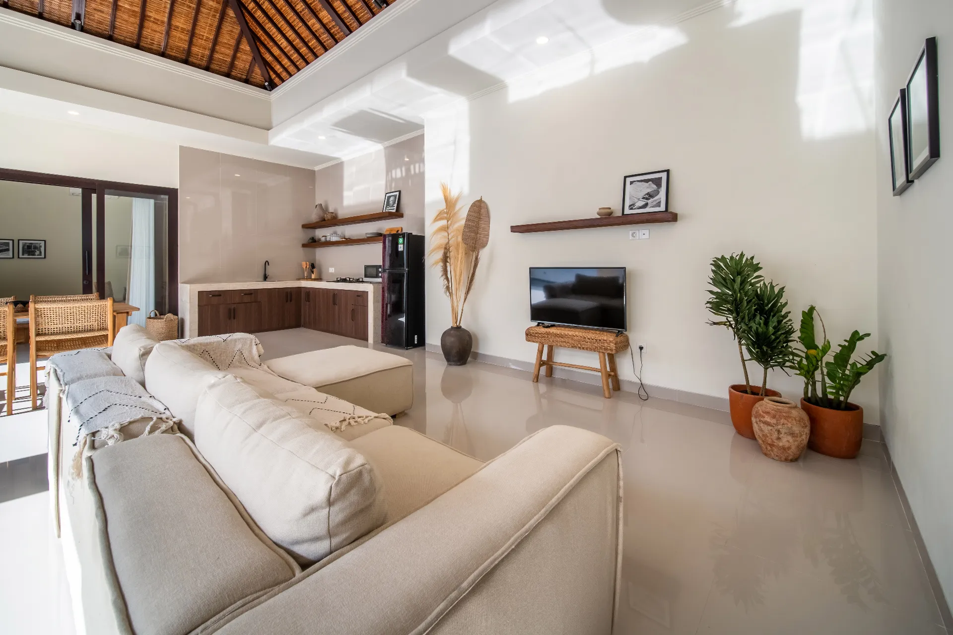 Yearly Rental Villa in Umalas Kerobokan Area, 2-bed villa for rent in Seminyak – photo 3 of 14