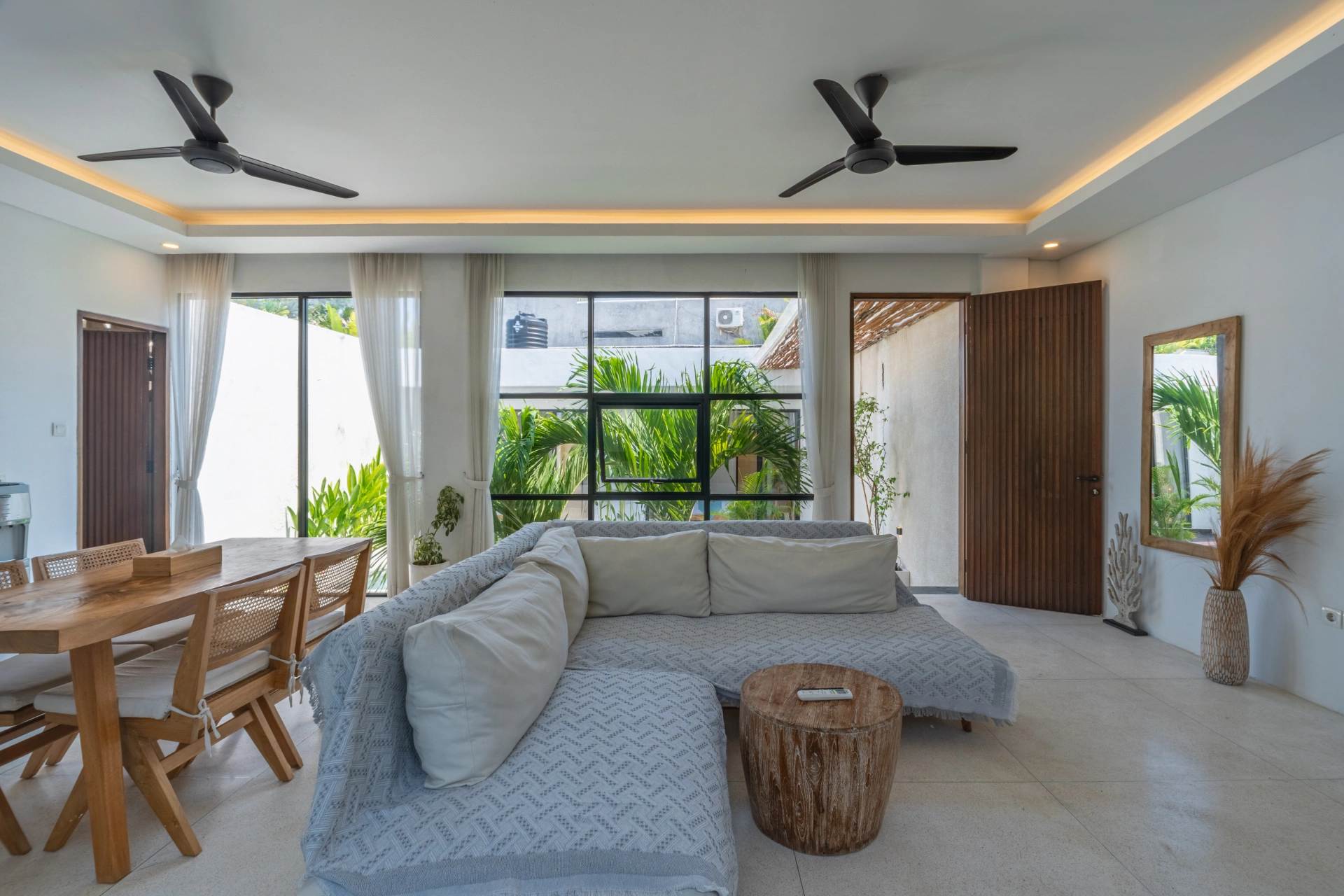 Cozy, stylish villa in Umalas opposite the Liga Tennis, next to the Pizza Fabbrica. 10 minutes drive to Berawa Beach., 2-bed villa for rent in Canggu – photo 9 of 15