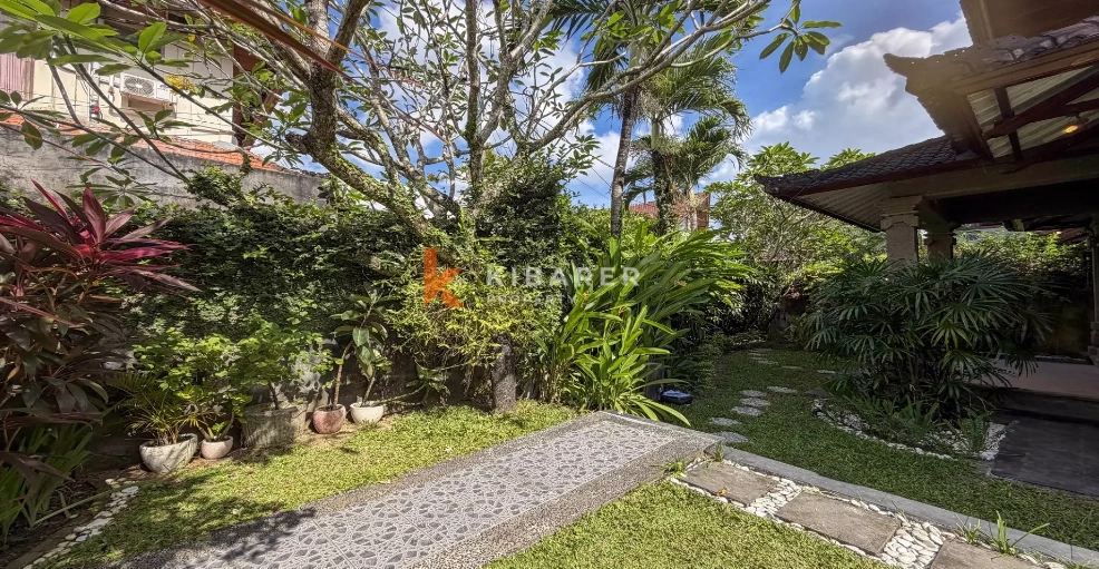 Beautiful Super Cozy Two Bedroom Closed Living Villa in Bumbak, 2-bed villa for rent in Seminyak – photo 13 of 15