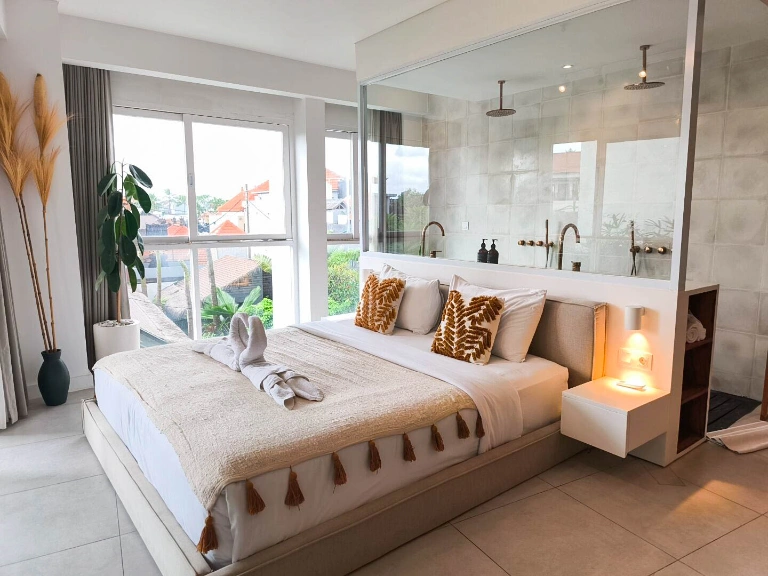 Elegant Modern Retreat in Heart of Berawa | The Cruise 31, 1-bed villa for rent in Canggu – photo 2 of 15