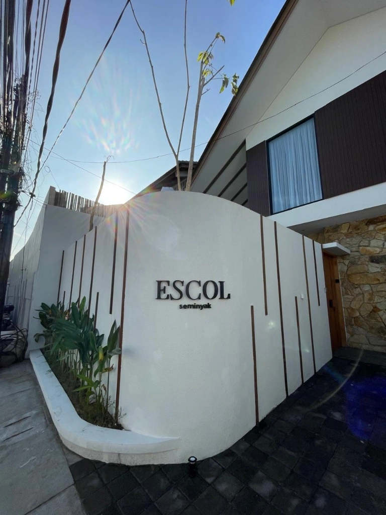 Leashold 24 Years Villa Modern Style in the Heart of Seminyak, 4-bed villa for sale in Seminyak – photo 8 of 15