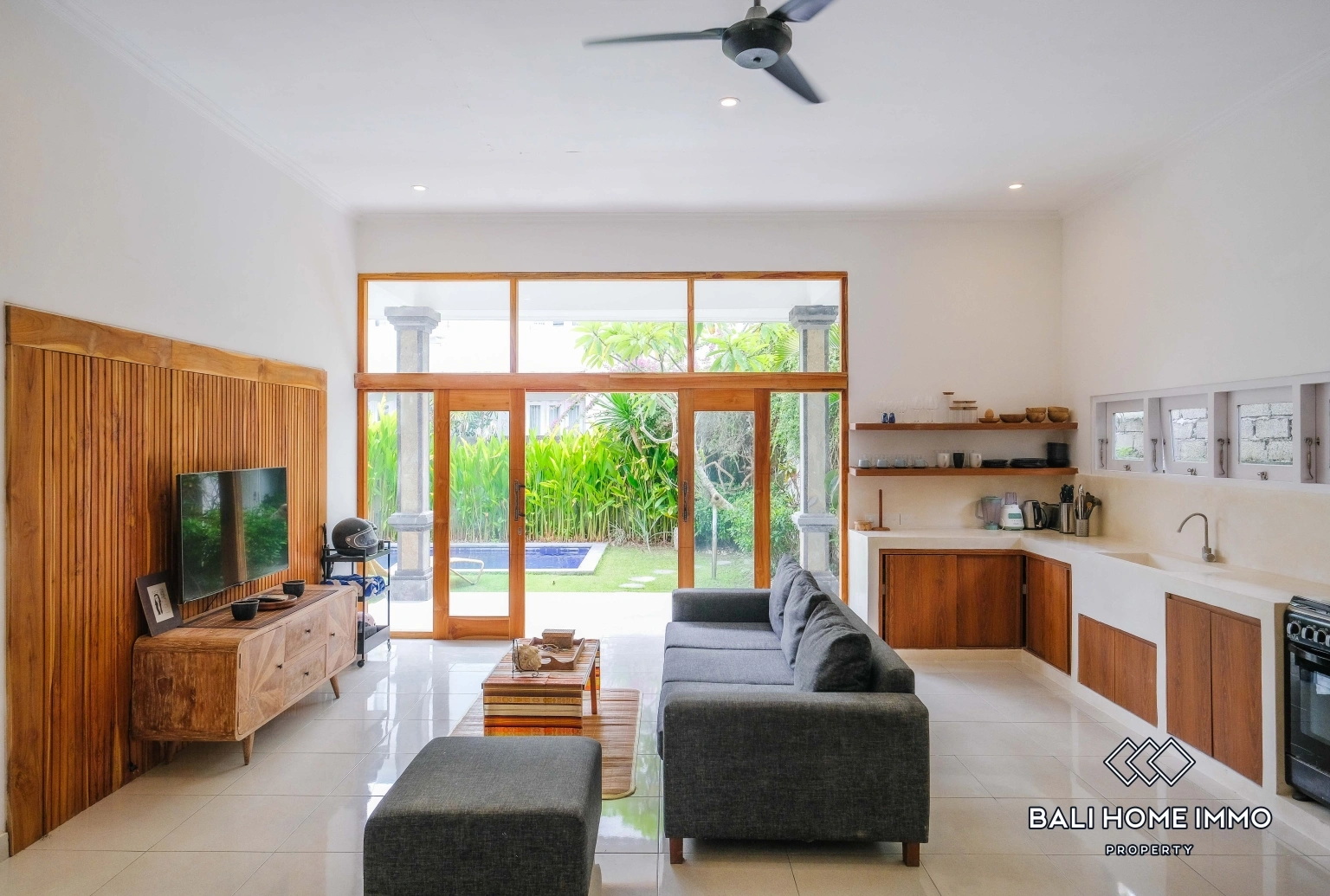 Spacious 3 Bedroom Villa in Canggu Batu Bolong, 3-bed villa for rent in Canggu – photo 3 of 9
