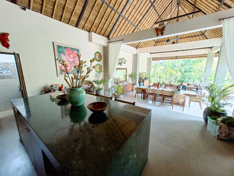 3BR with Open Living Concept and Jungle Surroundings in Buwit, 3-bed villa for rent in Tabanan – photo 8 of 15