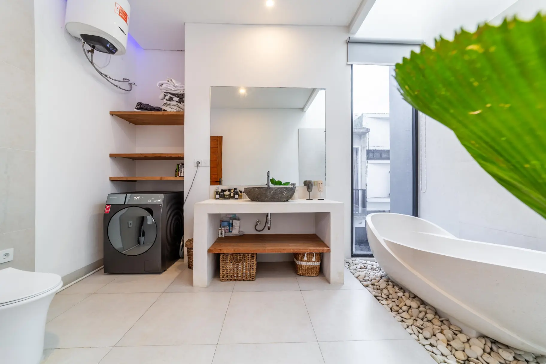 Villa Emilia - Peaceful Modern 2-Bedroom Villa for Monthly in Tumbak Bayuh, 2-bed villa for rent in Pererenan – photo 12 of 15