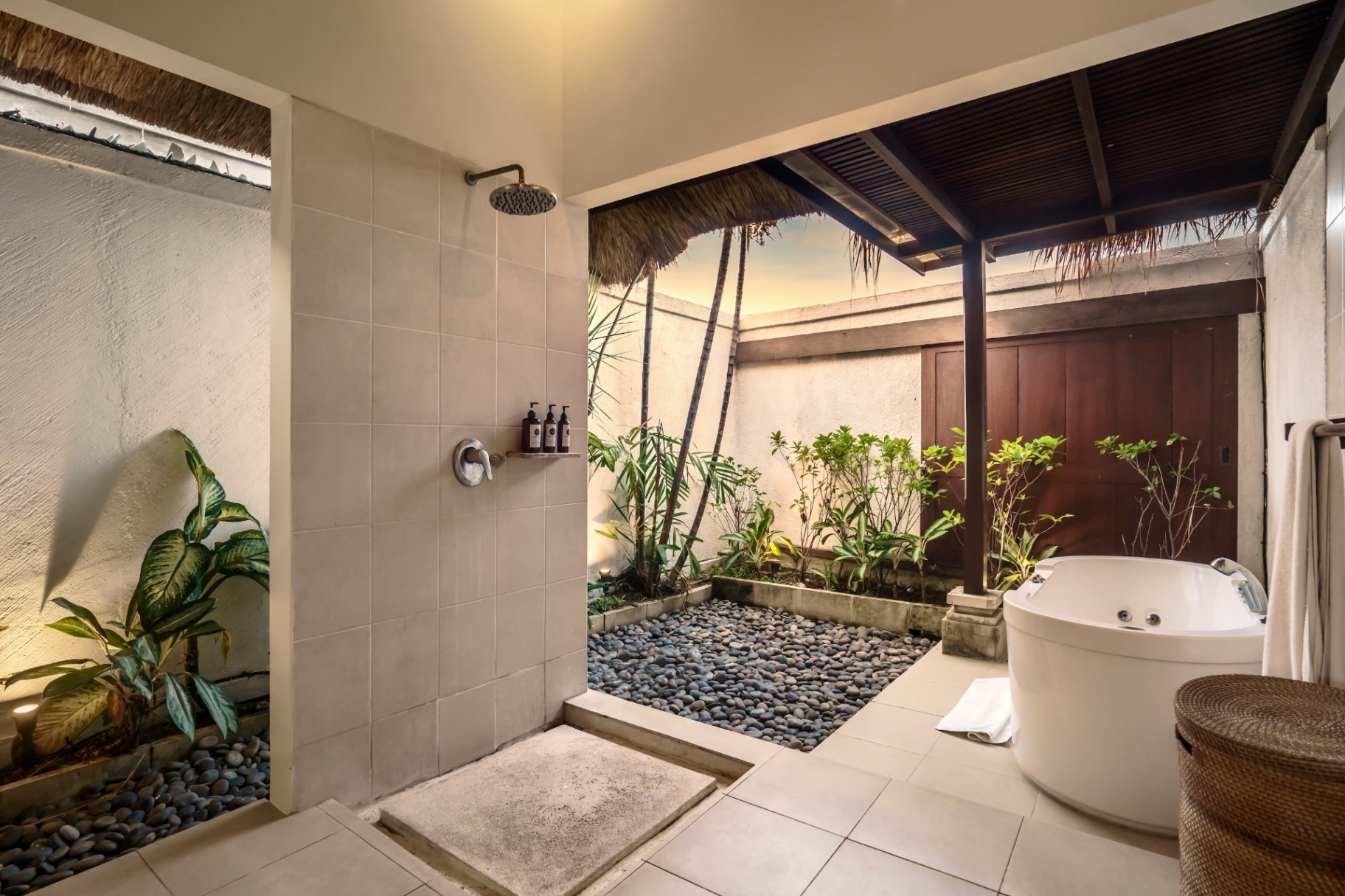 Villa Gading - Stunning 4BD Villa near Seminyak Beach, 4-bed villa for rent in Seminyak – photo 6 of 15