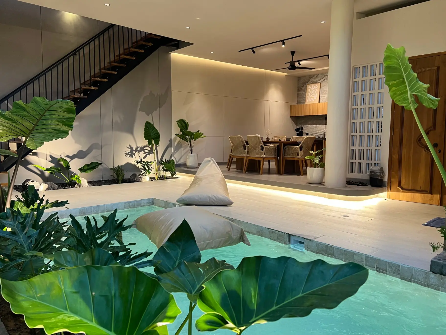 Refined 3BR Villa w/ Jacuzzi and Sunset Views, 3-bed villa for rent in Canggu – photo 4 of 13