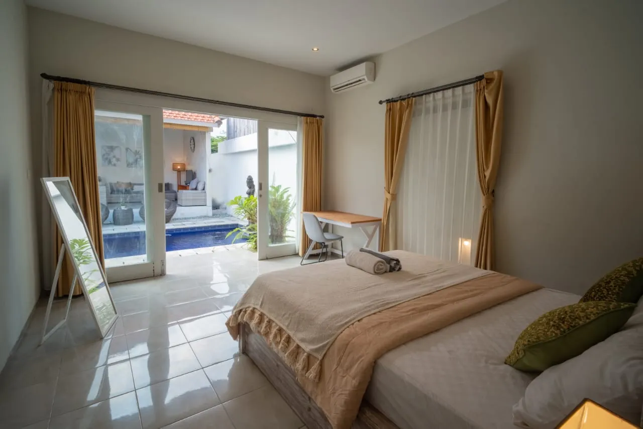 Serene Bumbak Villa with Private Pool | 5 mins to Canggu, 3-bed villa for rent in Seminyak – photo 14 of 15