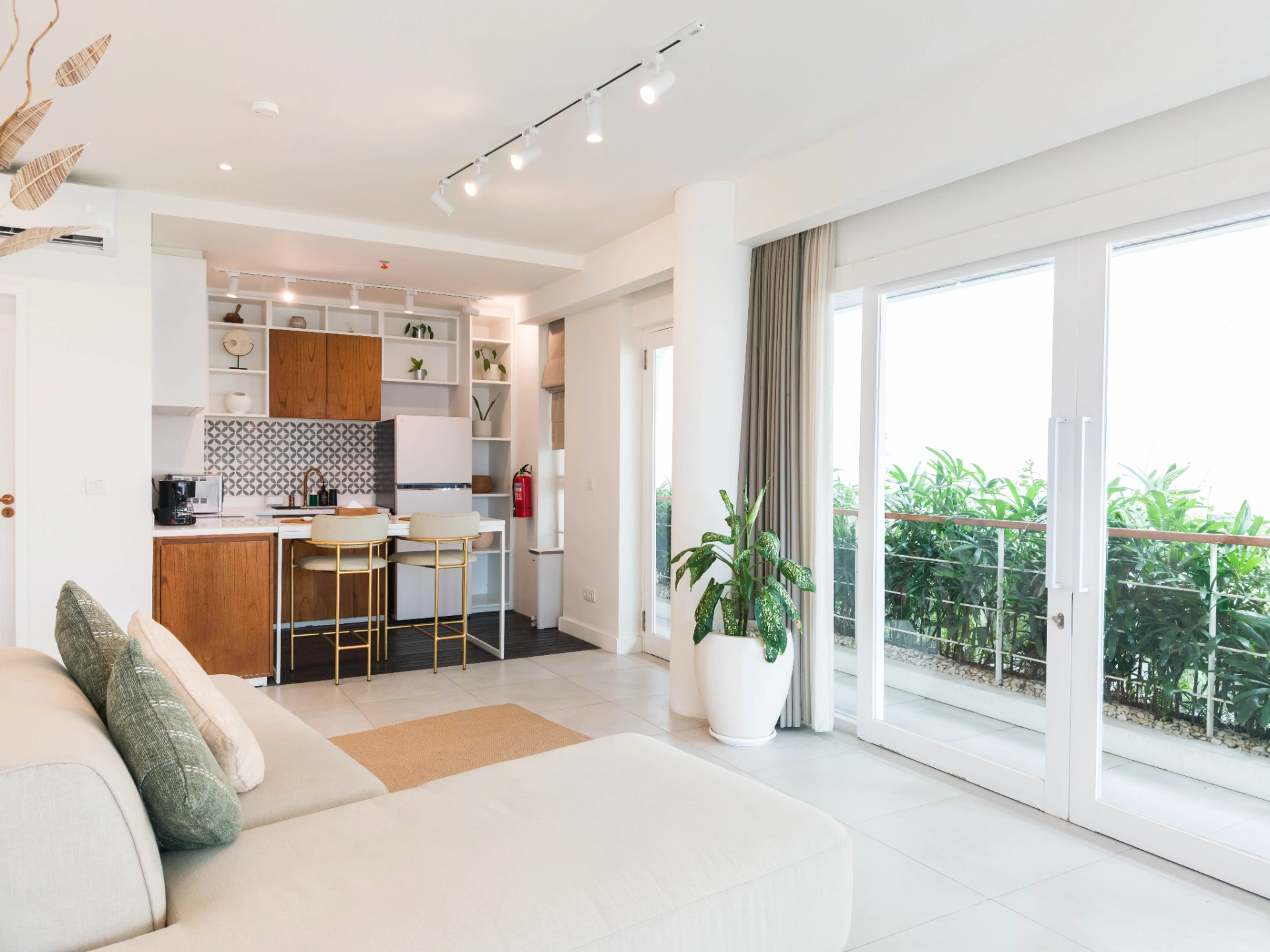 Elegant Modern Retreat in Heart of Berawa | The Cruise 31, 1-bed villa for rent in Canggu – photo 7 of 15