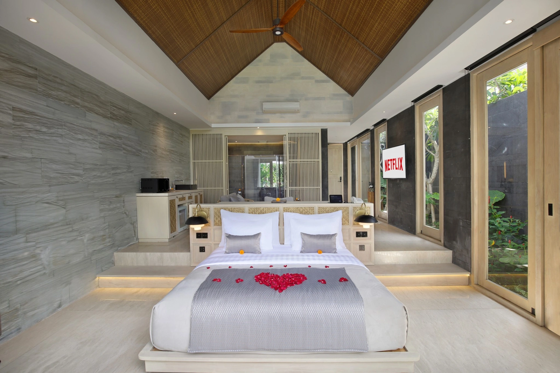 1 Bedroom Modern Luxury Villa in Canggu Padang Linjong, 1-bed villa for rent in Canggu – photo 6 of 15