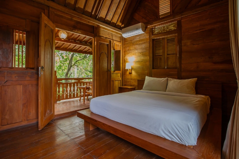 Swara Tenang a Cozy Wooden with Peaceful Vibes, 2-bed villa for rent in Tabanan – photo 4 of 15