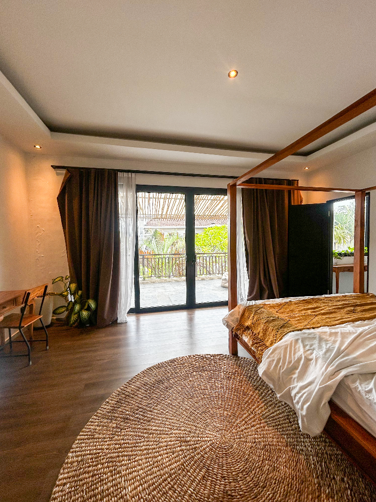 3 Bedrooms Villa in Canggu - 6 Minutes to Berawa Beach, 3-bed villa for rent in Canggu – photo 4 of 15