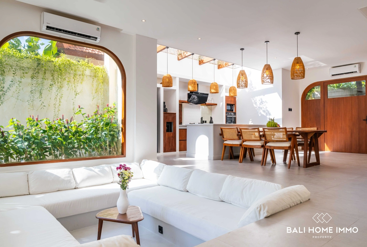 Brand new 3 bedroom villa in the heart of Berawa, 3-bed villa for rent in Canggu – photo 7 of 15