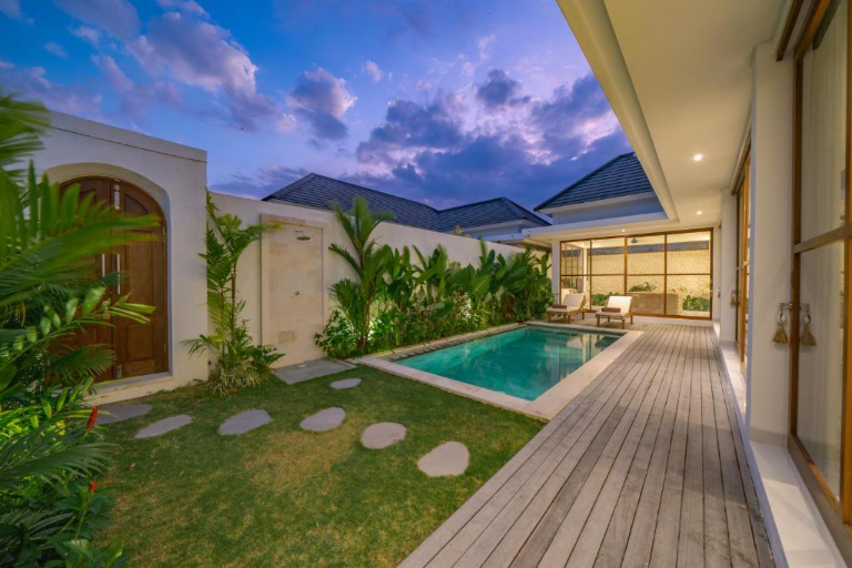 Stunning Pererenan Villa – Beach, Cafés & Canggu at Your Doorstep, 3-bed villa for rent in Pererenan – photo 9 of 15