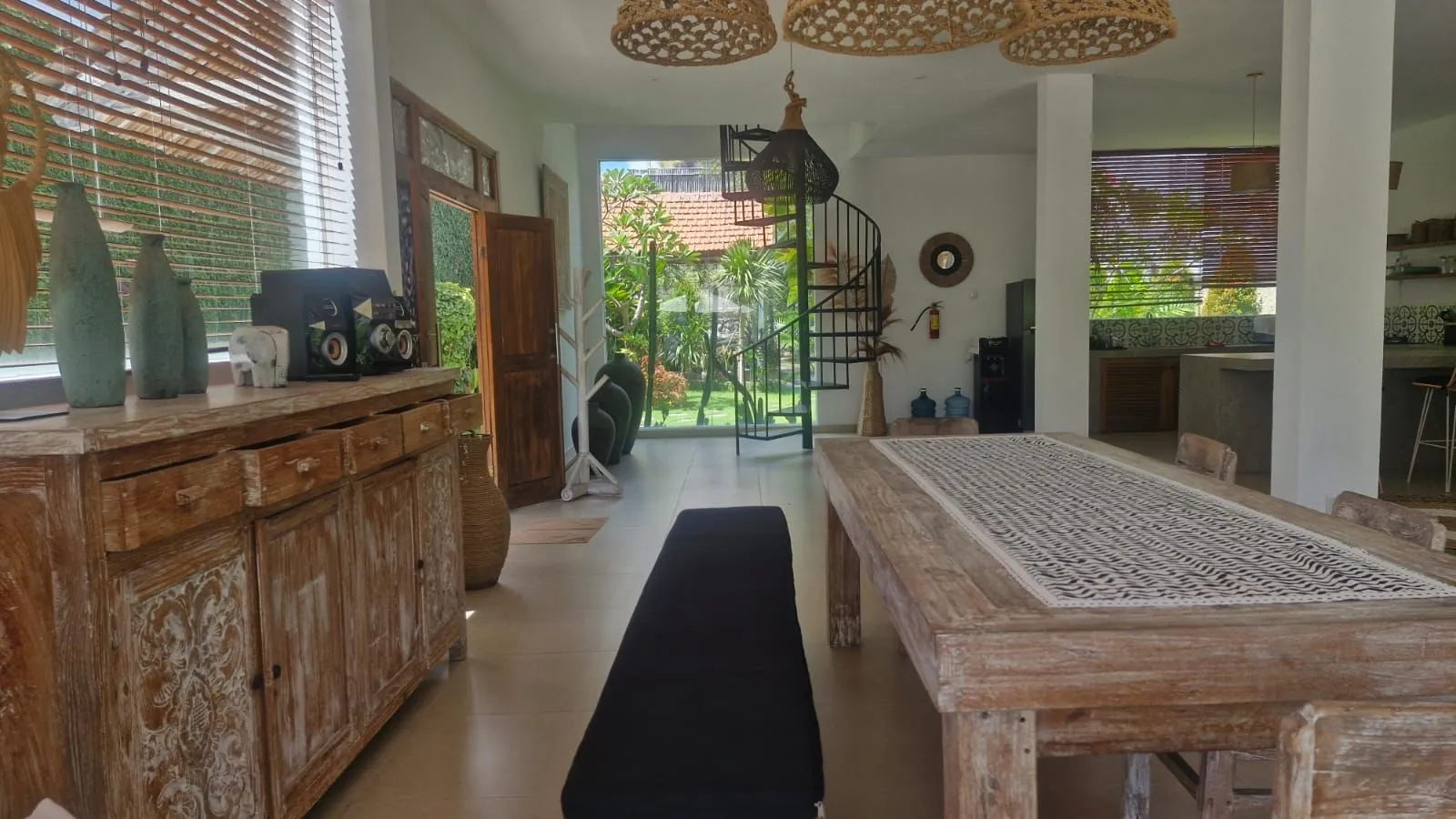 Villa For Rent 4 Bed In Bumbak,Umalas,Kerobokan Bali, 4-bed villa for rent in Canggu – photo 11 of 15