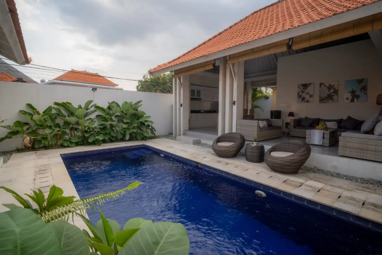 Serene Bumbak Villa with Private Pool | 5 mins to Canggu, 3-bed villa for rent in Seminyak – photo 3 of 15