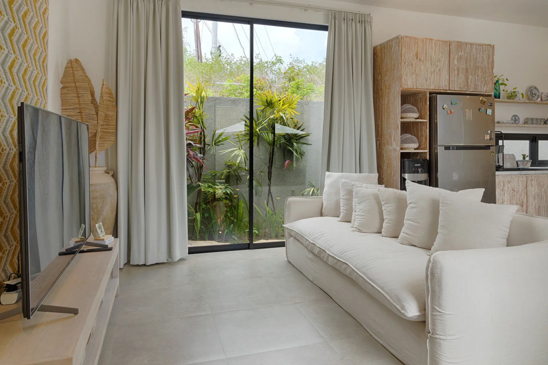 The Art-Inspired 2BR Modern Villa with Private Pool near Melasti Beach, 2-bed villa for rent in Uluwatu – photo 6 of 15