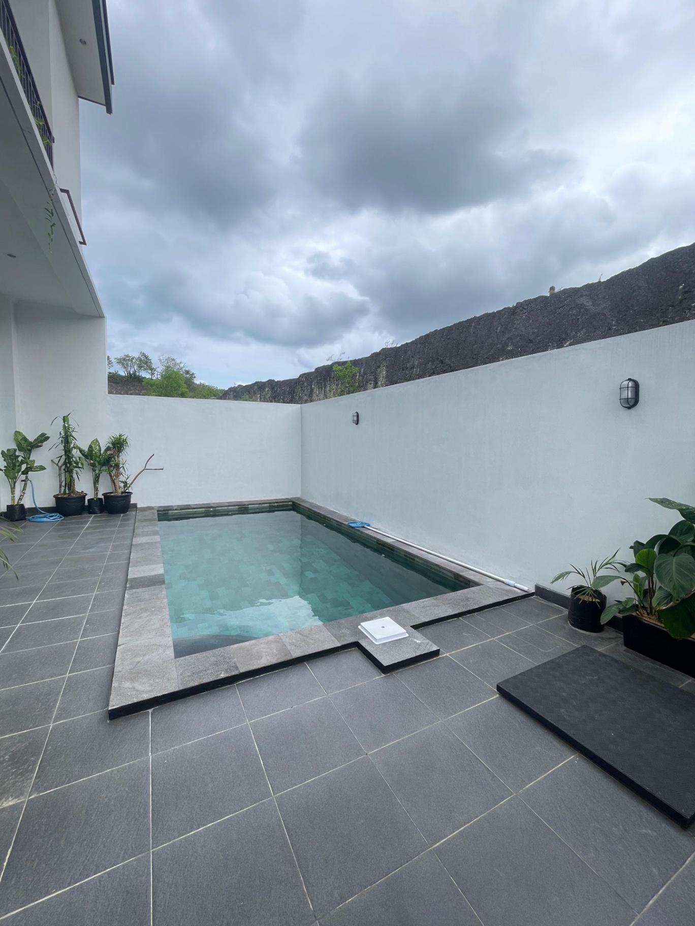 Villa Tropical Modern Located in Quite Area Kutuh, 2-bed villa for rent in Nusa Dua – photo 4 of 14