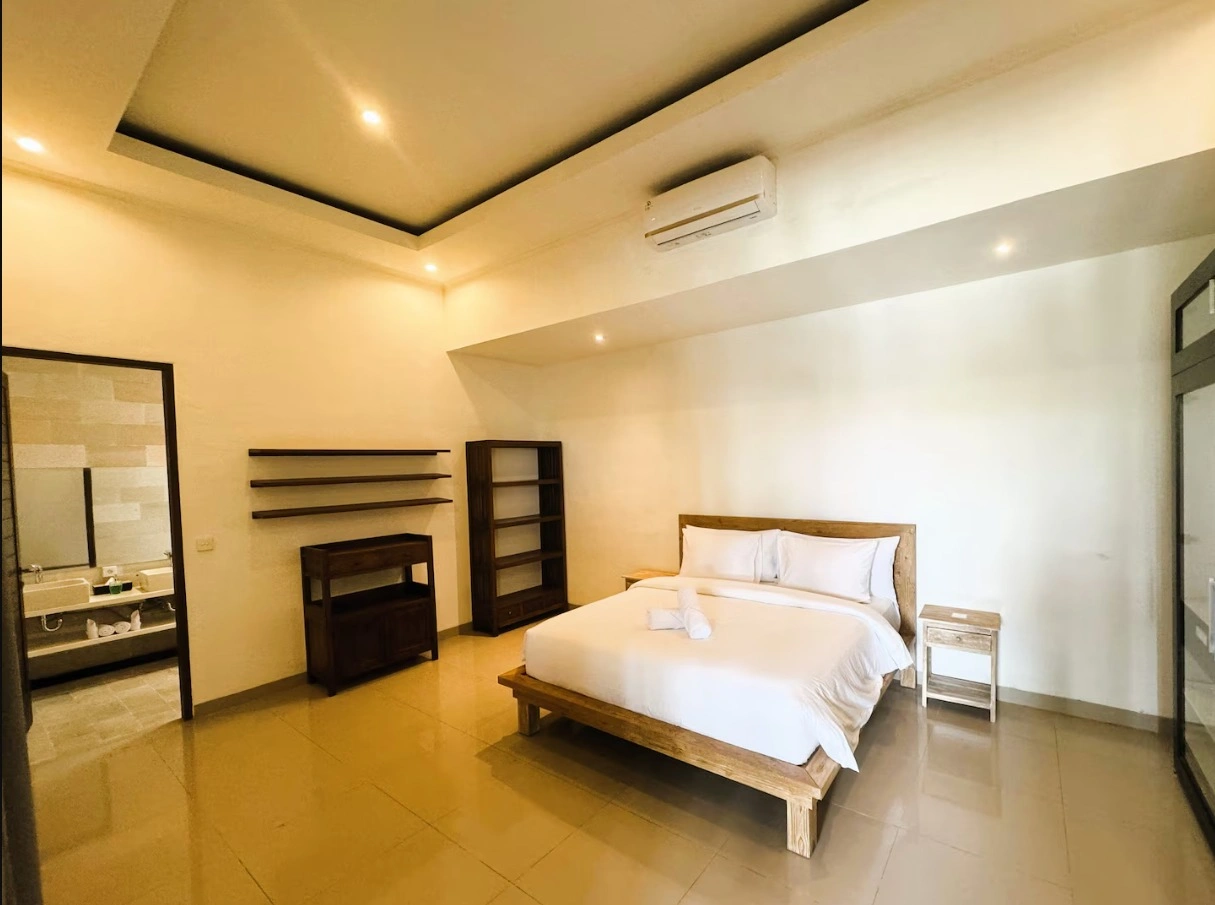 4BR Villa for Rent at Batubolong, Canggu, 4-bed villa for rent in Canggu – photo 12 of 12