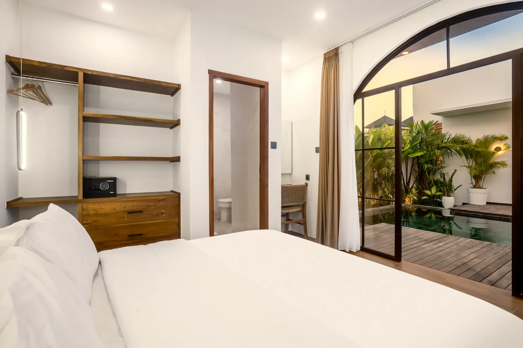 Villa Casa Copper - Tropical Luxury 3BR Pool Villa in the heart Canggu, 3-bed villa for rent in Canggu – photo 11 of 15