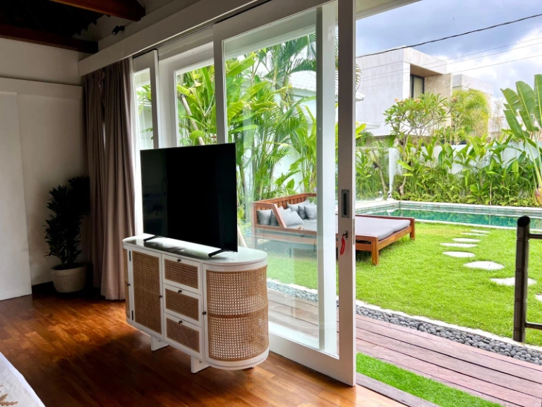 3br Tropical Villa - Walking Distance to Pro Ed, 3-bed villa for rent in Canggu – photo 13 of 15