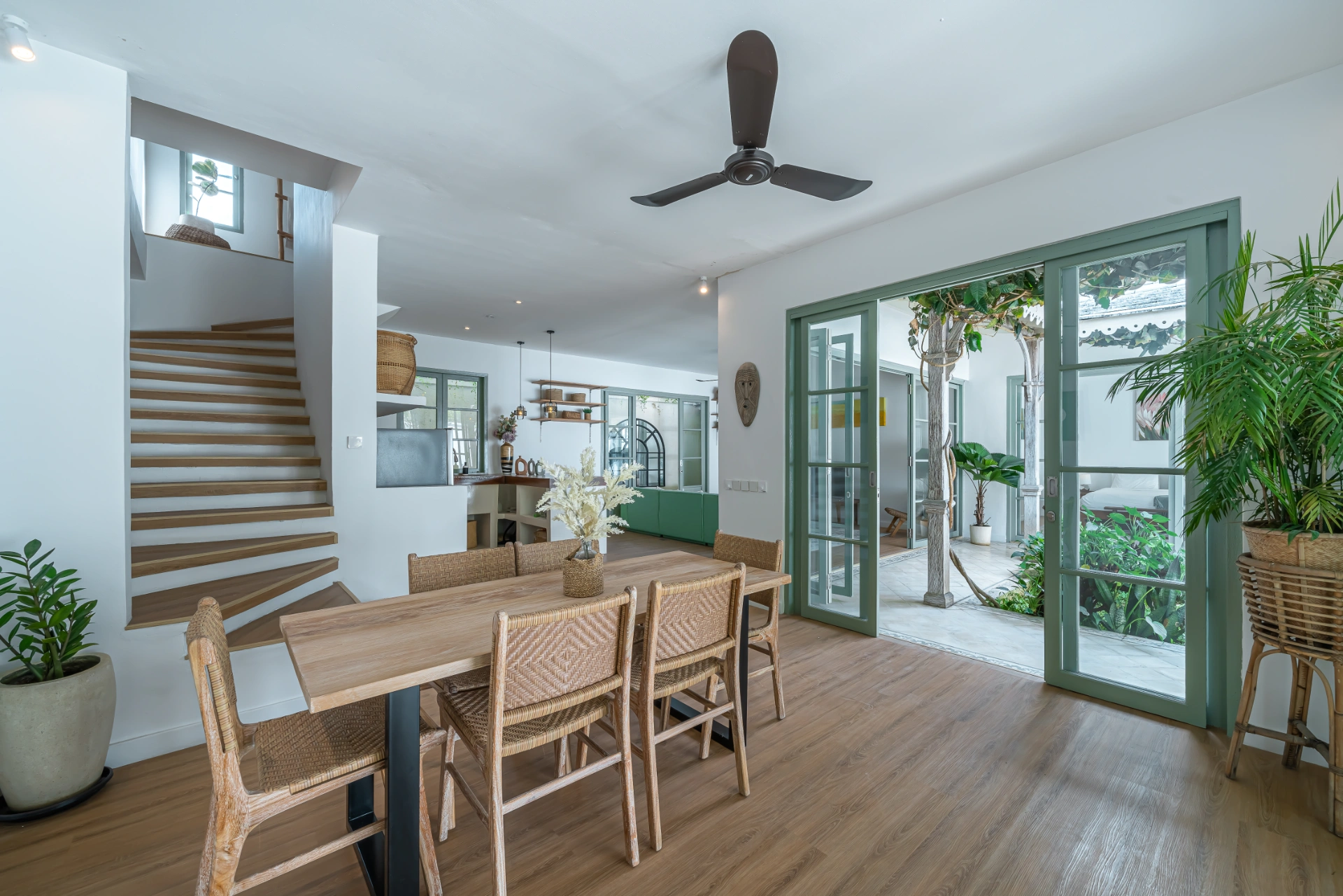 Villa Arjuna - 2 Bedrooms Colonial Tropical Villa in Prime Berawa Location, 2-bed villa for rent in Canggu – photo 6 of 15