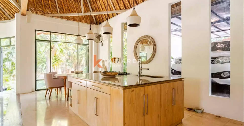 Relaxing Tropical Two Bedroom Villa with Garden Paradise in Umalas, 2-bed villa for rent in Seminyak – photo 5 of 15
