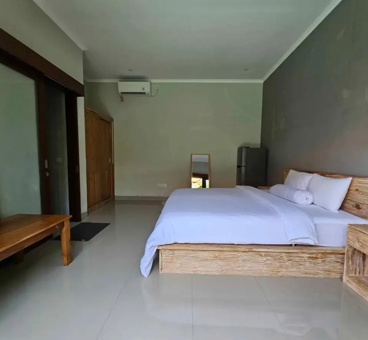 3BR Villa Family at Kerobokan near Kiddy School, 3-bed villa for rent in Seminyak – photo 2 of 15