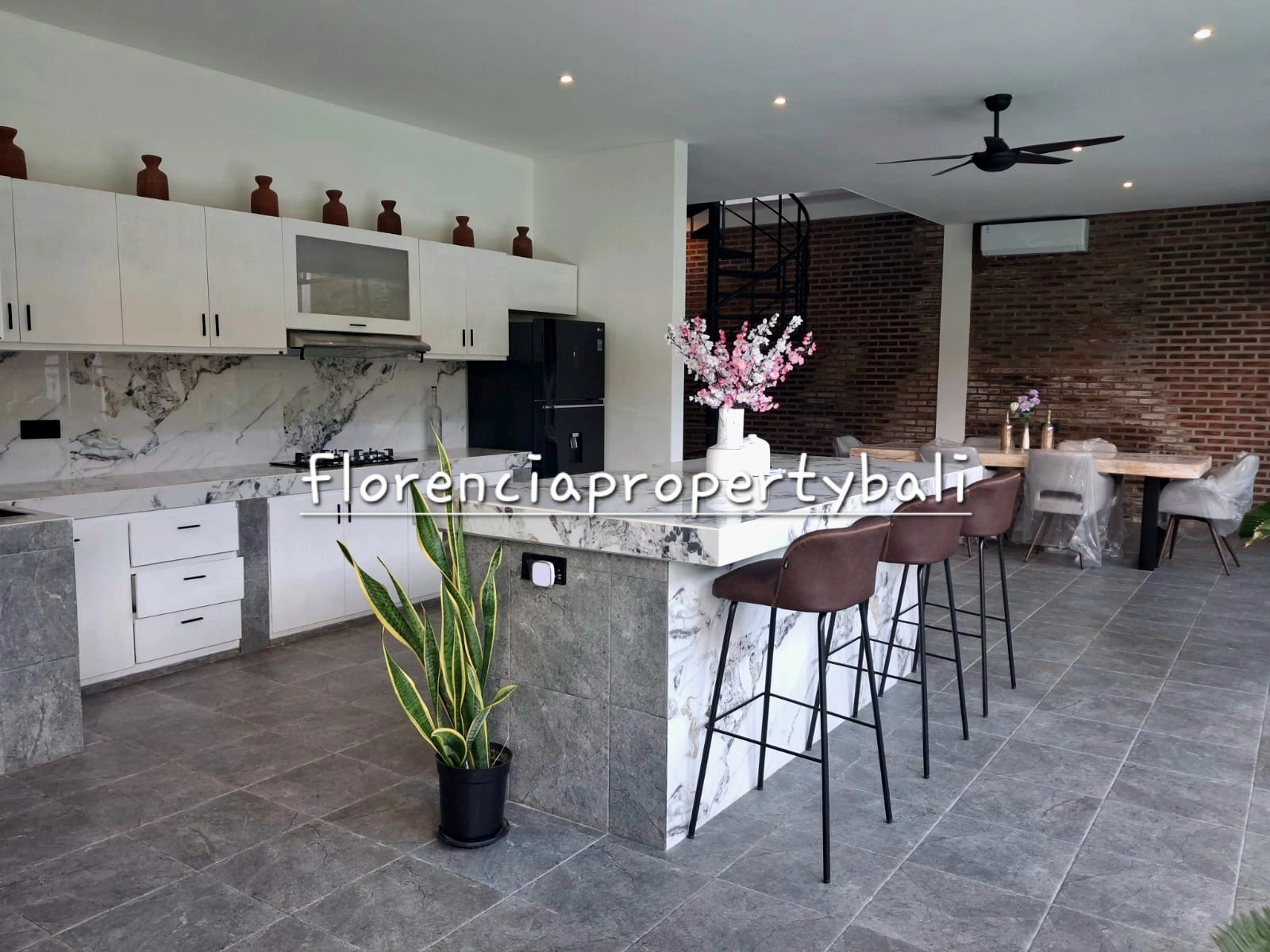 Kerobokan Villa – Your Comfortable Modern Home in Merta Sari, 4-bed villa for rent in Canggu – photo 4 of 15