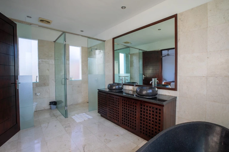 4BR Villa with Big Garden at Umalas for Annual Rental with Monthly Payment., 4-bed villa for rent in Canggu – photo 12 of 15