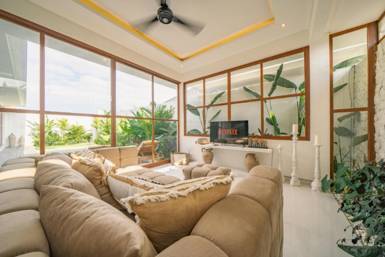 Stunning Pererenan Villa – Beach, Cafés & Canggu at Your Doorstep, 3-bed villa for rent in Pererenan – photo 2 of 15