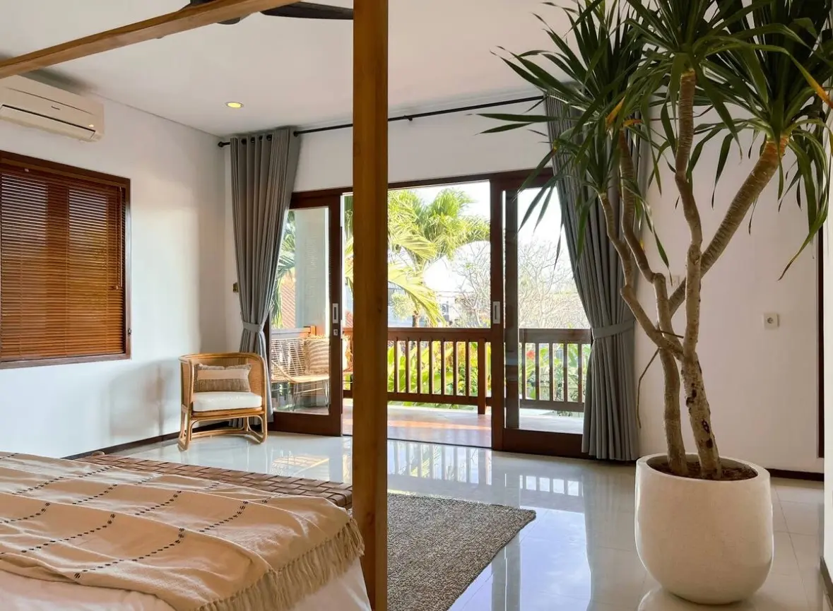 Modern 3BR Villa w/ Private Pool and Home Office, Beachside, 3-bed villa for rent in Canggu – photo 3 of 11