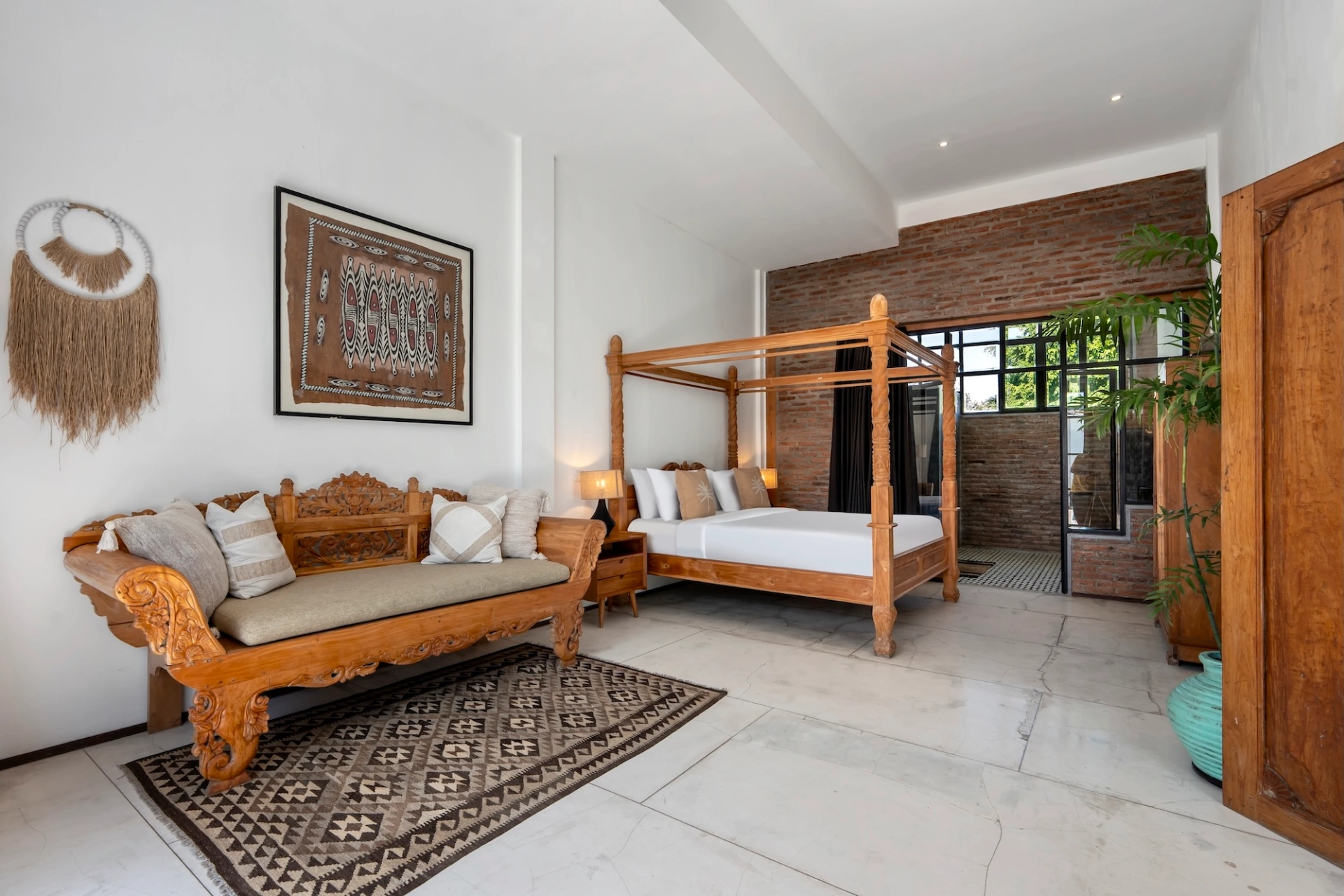 Villa Maje - Loft Style 3BDR Villa with Private Pool in Batubelig Seminyak, 3-bed villa for rent in Seminyak – photo 5 of 15