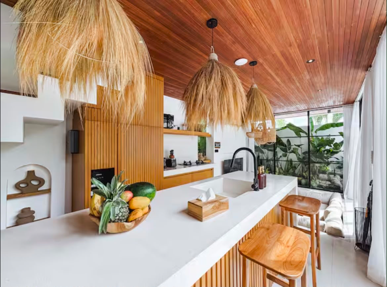 Modern 3-Bedroom Villa with Private Pool & Rooftop in Cemagi, 3-bed villa for rent in Seseh – photo 3 of 6