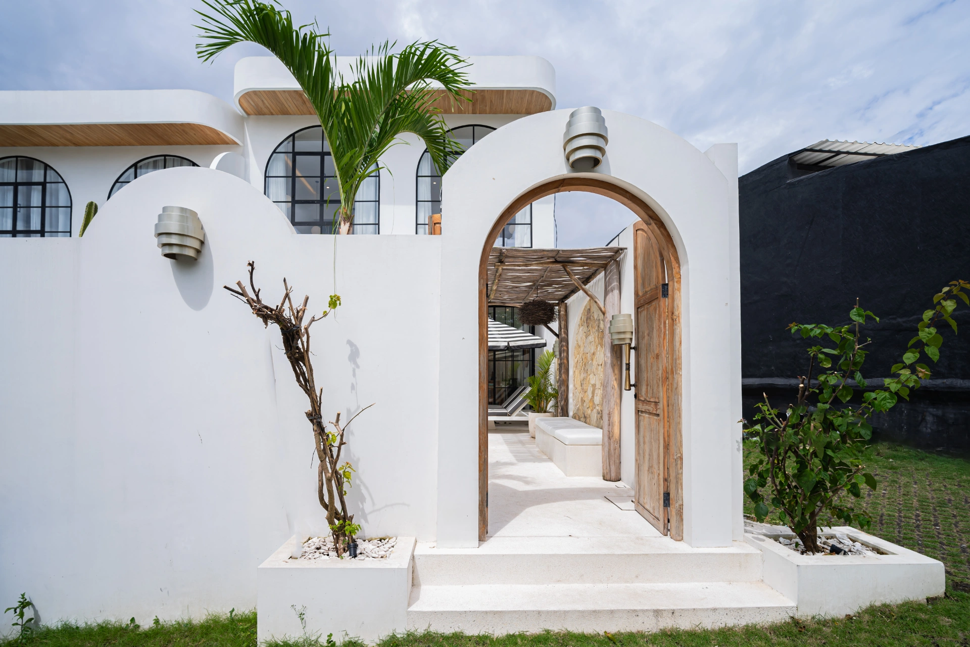 Luxury 2BR Pool Villa • Walk to La Brisa & Echo Beach, 2-bed villa for rent in Canggu – photo 10 of 15