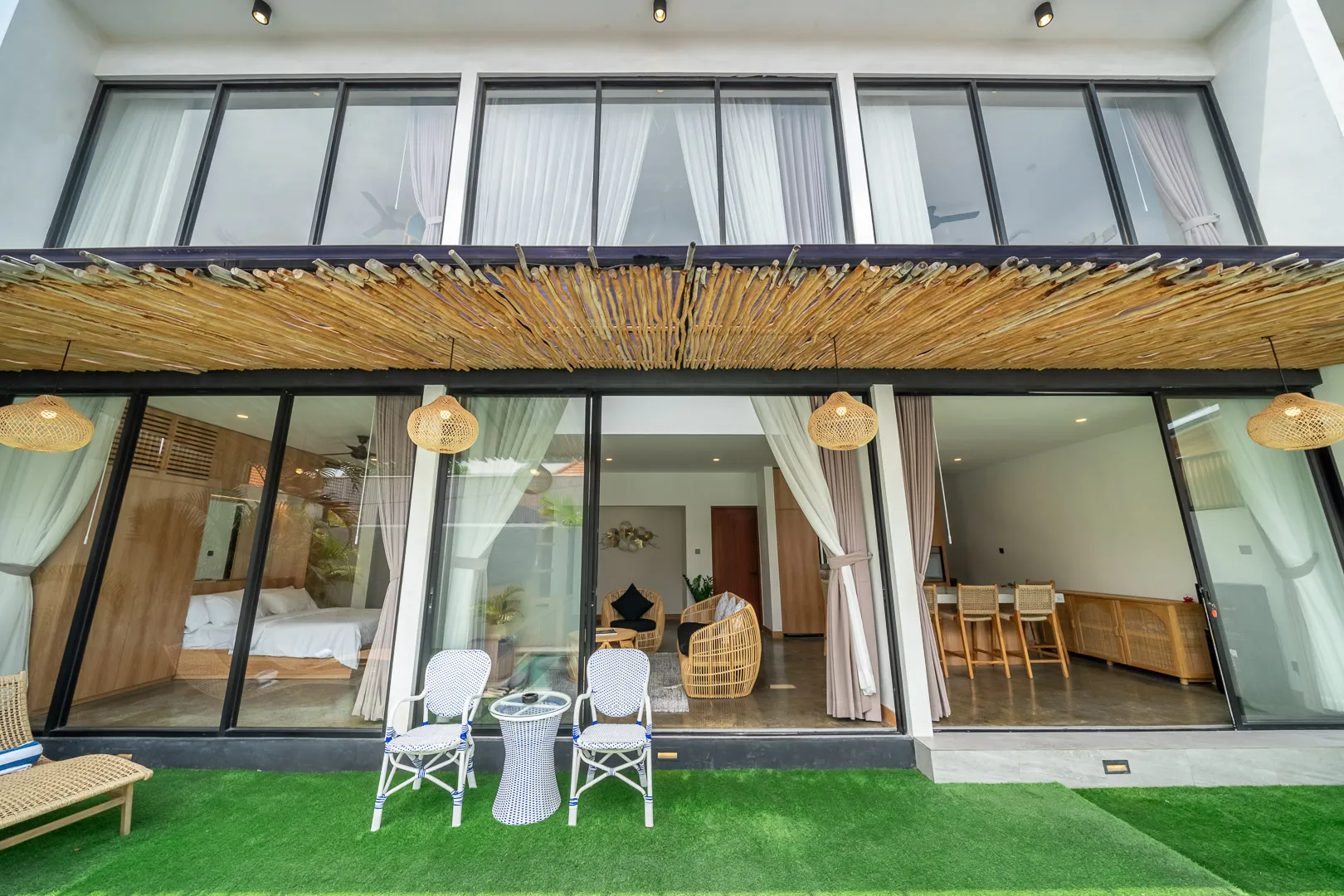 3BR Luxury Villa with Jacuzzi and Garden between Canggu and Umalas, 3-bed villa for rent in Canggu – photo 3 of 15