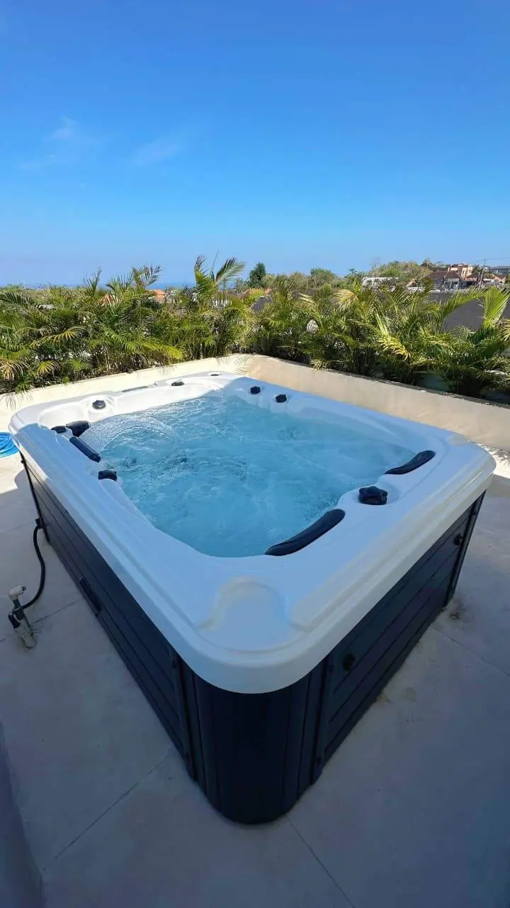 Spacious 3BR Villa w/ Private Pool and Rooftop Jacuzzi, 3-bed villa for rent in Uluwatu – photo 10 of 15