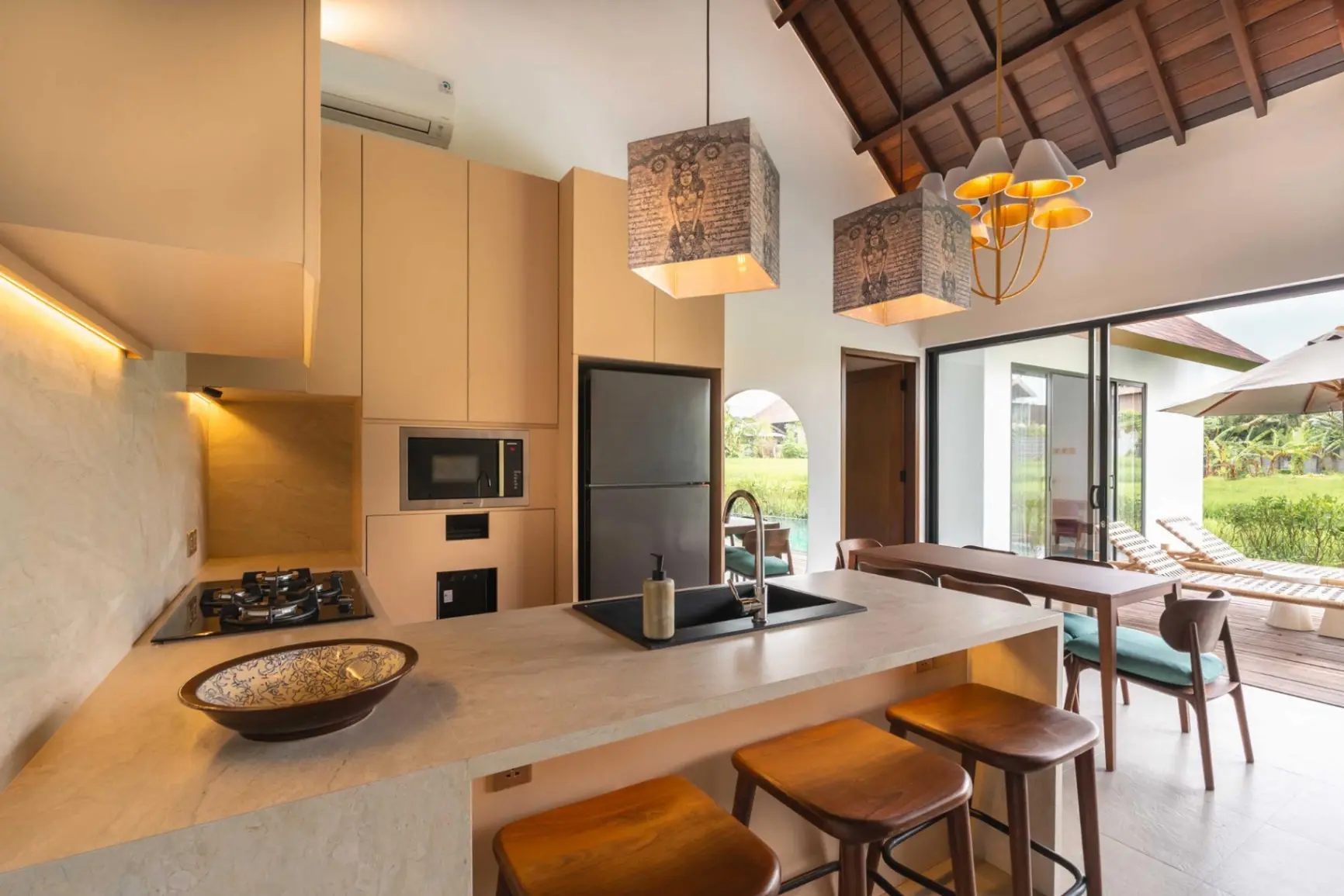 Rocca Bella Villa - Stunning 3BD Pool Villa Canggu w/ Ricefields View, 3-bed villa for rent in Canggu – photo 5 of 15