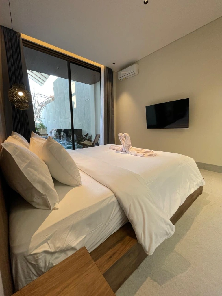 Leashold 24 Years Villa Modern Style in the Heart of Seminyak, 4-bed villa for sale in Seminyak – photo 13 of 15