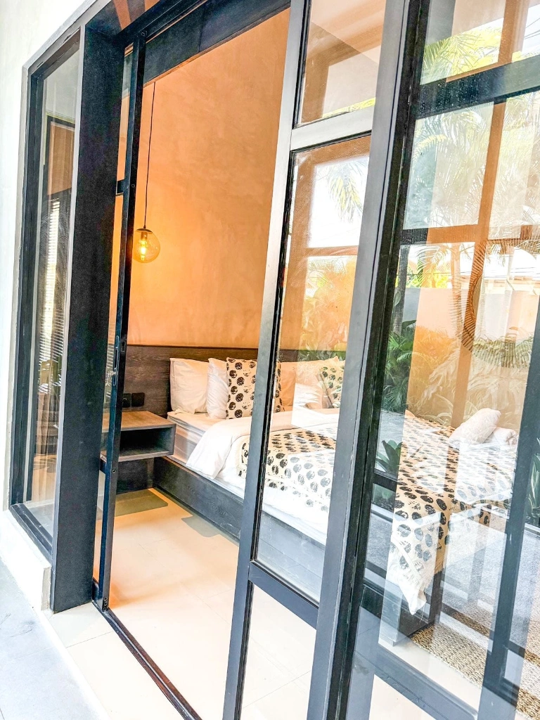 Breezy 3BR Villa w/ Private Pool and Home Office, 3-bed villa for rent in Canggu – photo 3 of 10