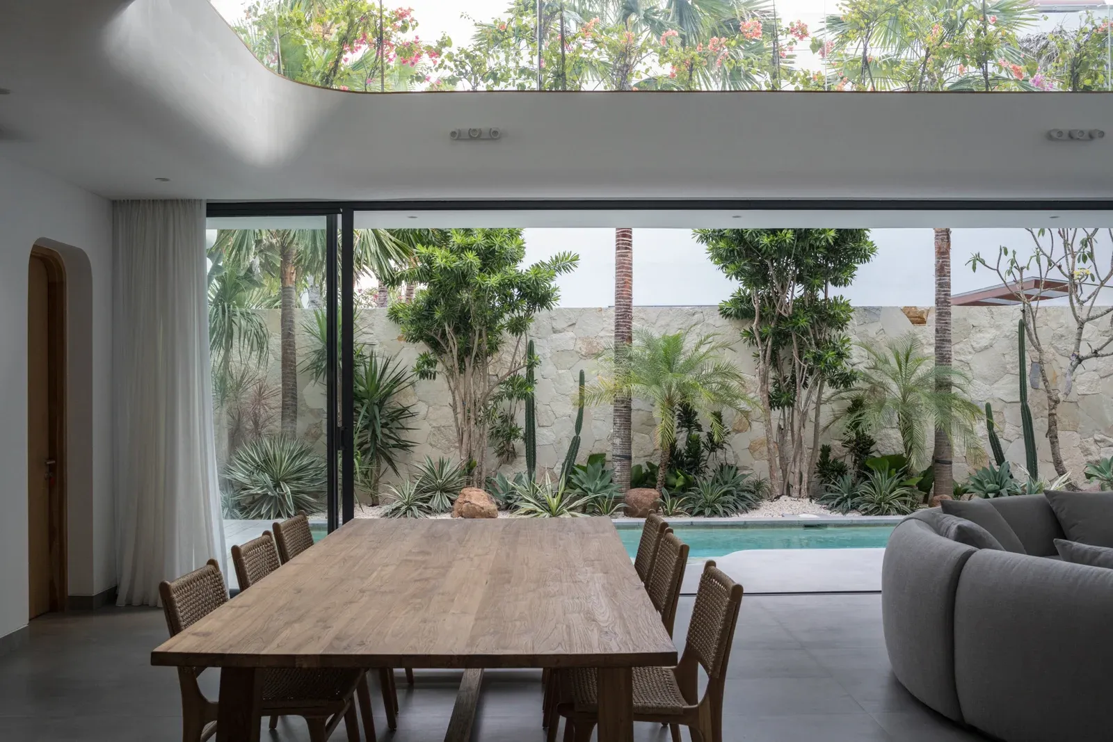 4 Bedroom Luxury Villa in Berawa, 4-bed villa for rent in Canggu – photo 11 of 15