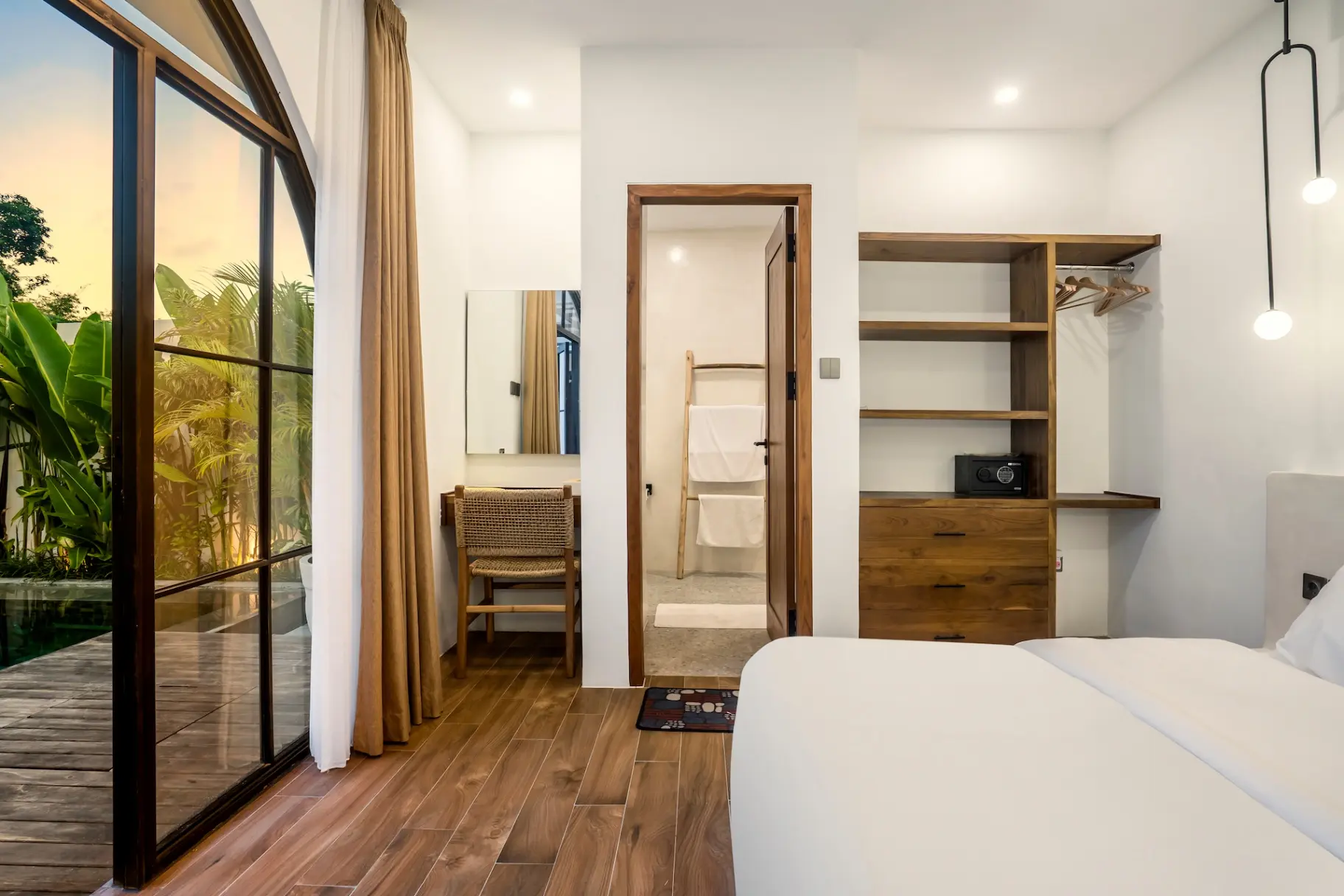 Villa Casa Copper - Tropical Luxury 3BR Pool Villa in the heart Canggu, 3-bed villa for rent in Canggu – photo 12 of 15