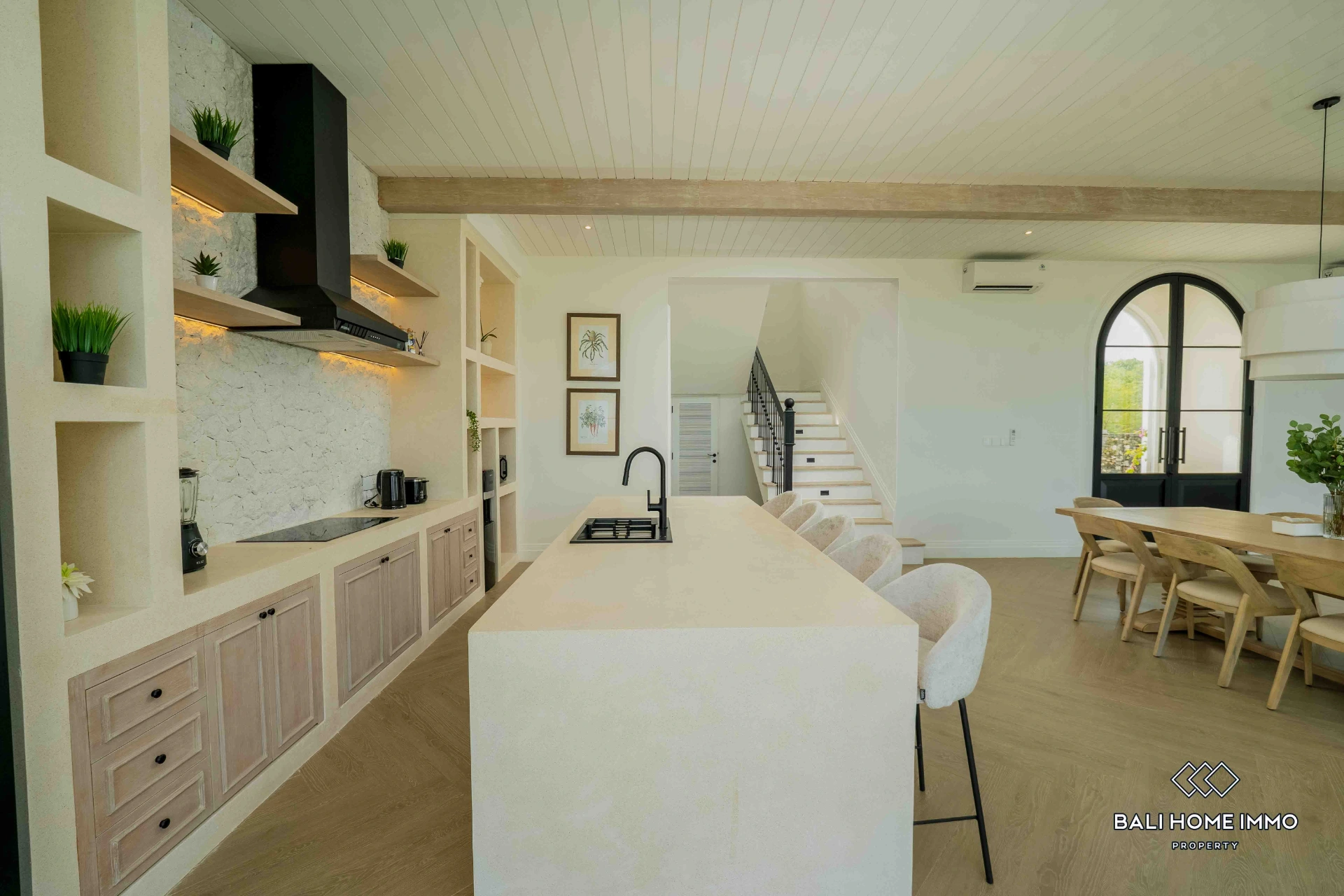 Luxurious 4 Bedrooms Ocean View Villa for Rent in Ungasan, 4-bed villa for rent in Uluwatu – photo 8 of 15