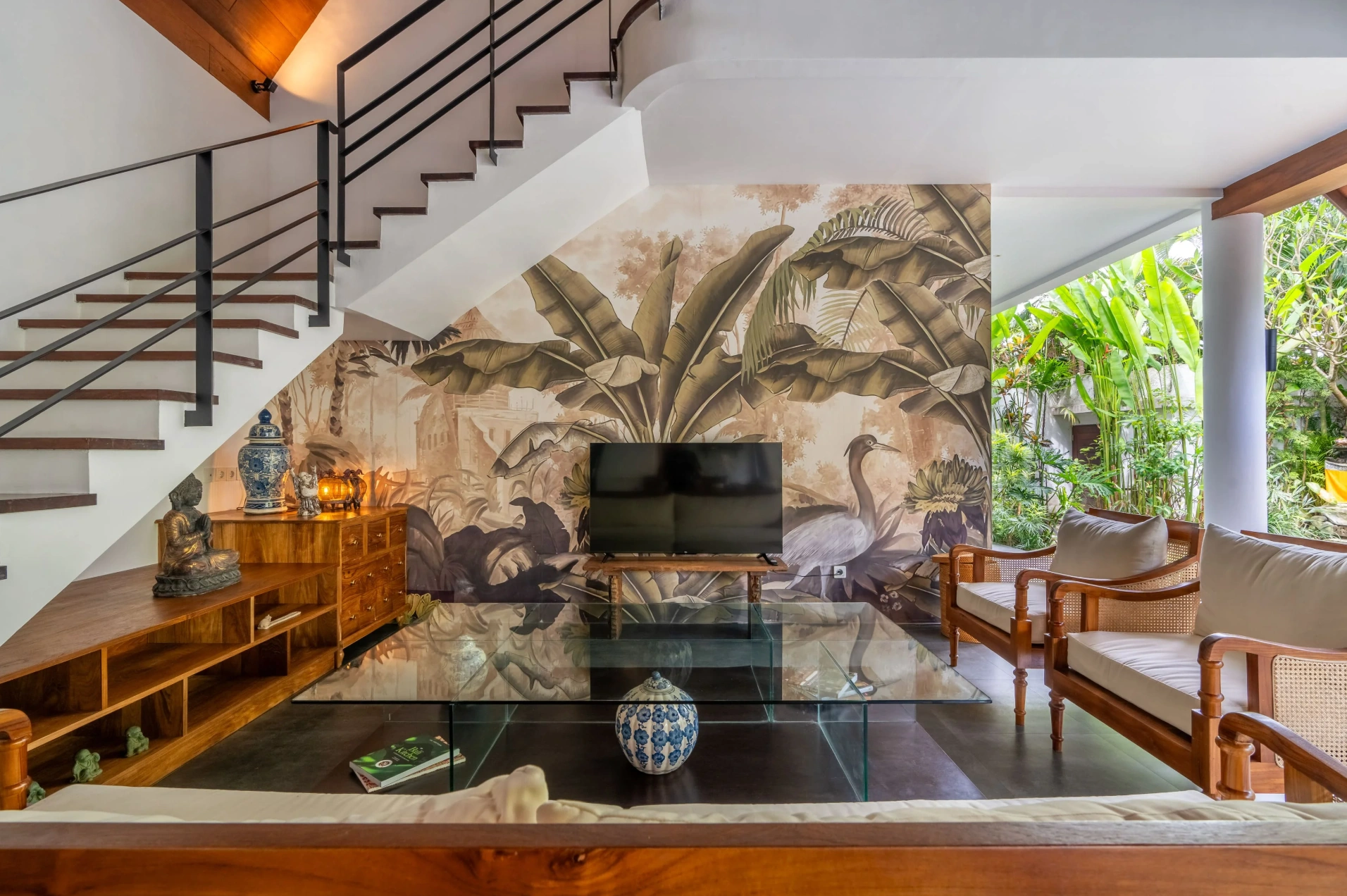 Stunning Tropical 4BR Villa Just 650 Meters from Pererenan Beach, 4-bed villa for rent in Pererenan – photo 3 of 9
