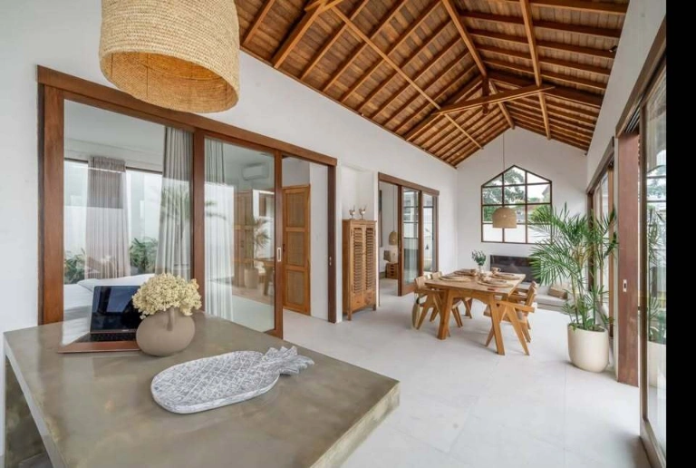 Beautifully Designed Tropical Villa in the Heart of Berawa, 2-bed villa for rent in Canggu – photo 5 of 15