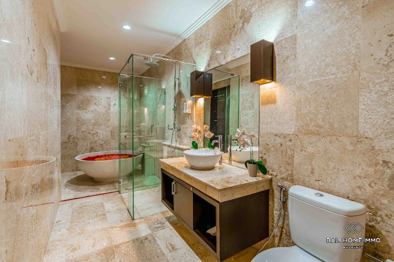 Stunning Ocean View 5 Bedrooms Villa for Rent & Sale in Ungasan, 5-bed villa for rent in Uluwatu – photo 12 of 14