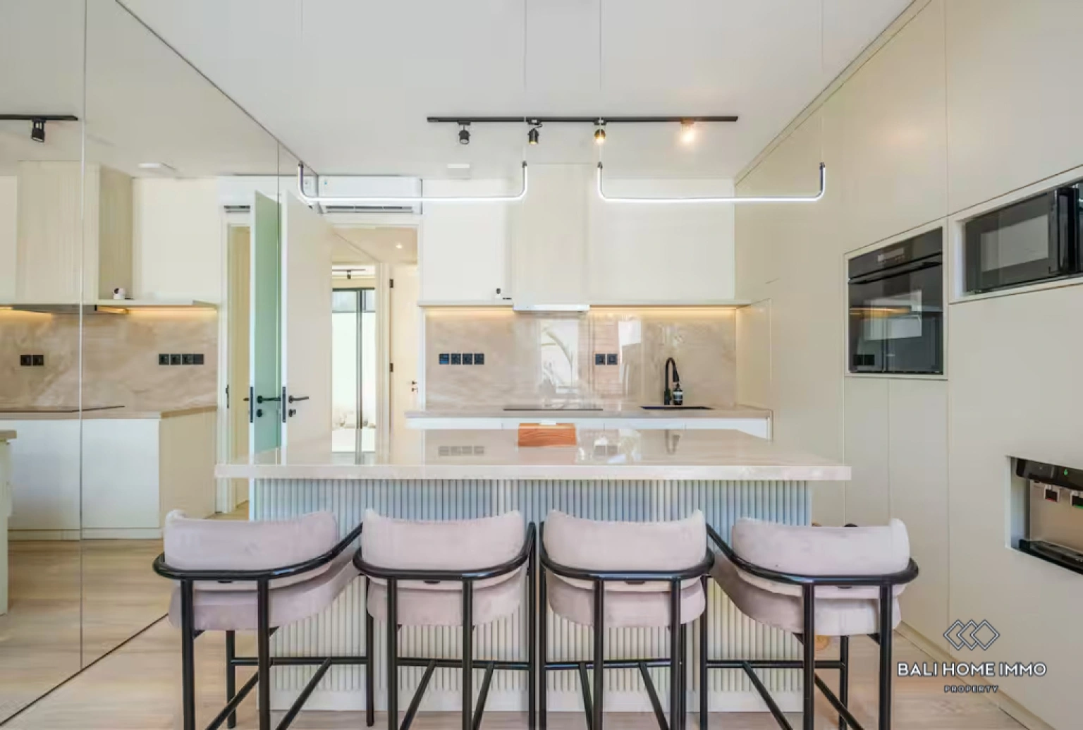 Modern 2 Bedroom Villa for Rent in Bali Berawa, 2-bed villa for rent in Canggu – photo 5 of 15